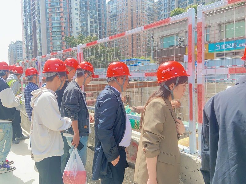 圖為師生觀摩現場.jpg