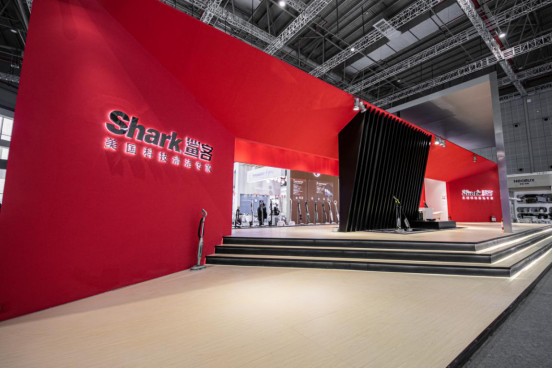 直擊AWE丨Shark鯊客新品亮相引爆全場 定義洗地機新標(biāo)準(zhǔn)