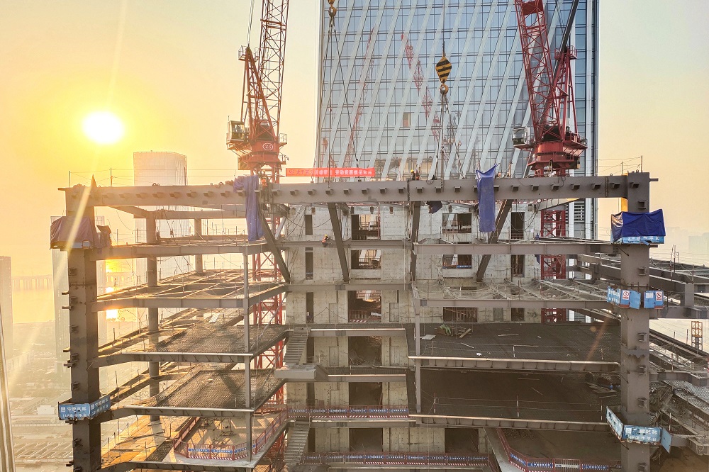 打造深圳前海&ldquo;新名片&rdquo;！中鐵鋼構參建中英中糧大廈順利封頂
