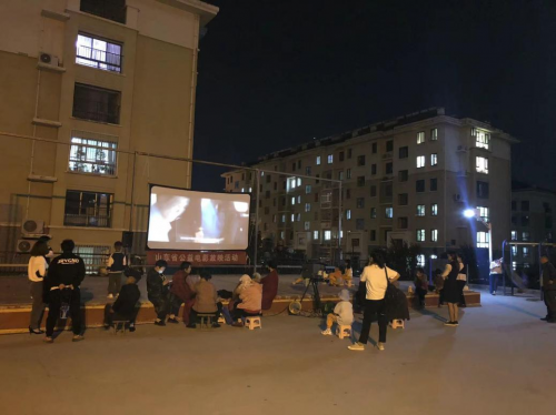 威海：福利電影進社區(qū)，豐富居民精神文化生活
