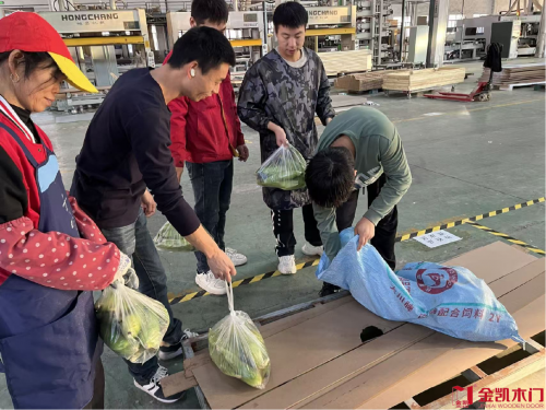 浙江金凱門業(yè)：深秋玉米遞暖意，守護(hù)每一位堅(jiān)守者
