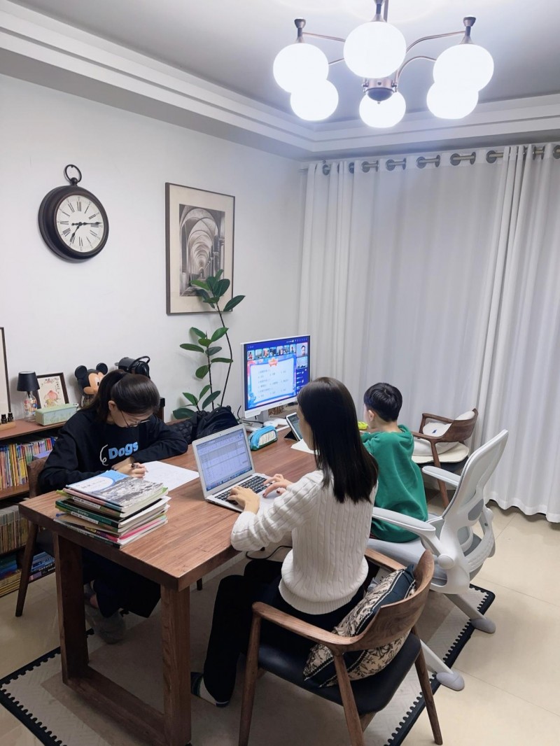 從&ldquo;網紅&rdquo;到&ldquo;長紅&rdquo;，泊逸書桌如何在小紅書火了一年？